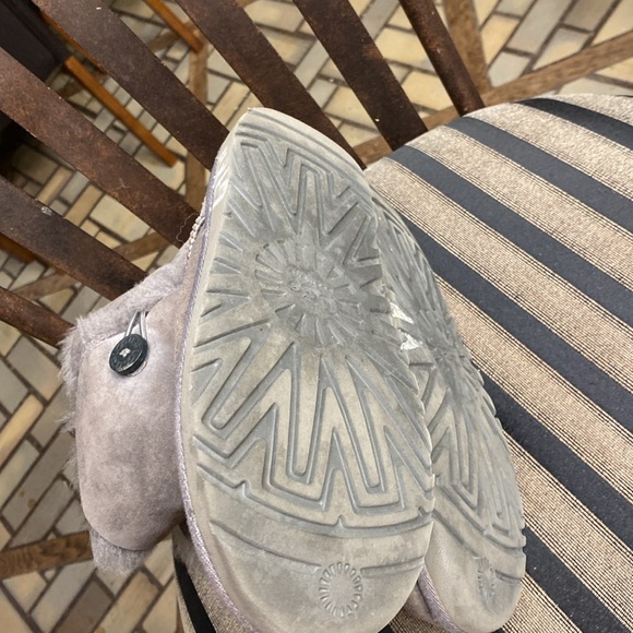 UGG ANKLE Boots - Picture 8 of 9